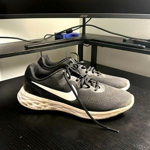 Mens Nike running shoes
